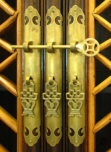 chinese-cabinet-door-details