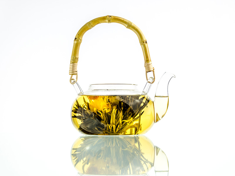 Chinese Glass Tea Pot With Bamboo Handle And Lotus Flower Tea Leaves