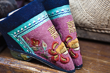 chinese-shoes-for-foot-binding-lotus-feet