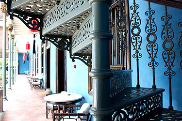 penang-cheong-fatt-tze-the-blue-mansion-court-yard-iron-spiral-staircase