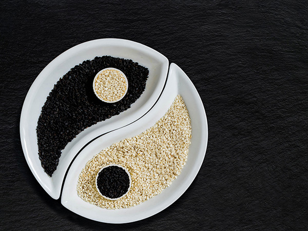 sesame-seeds-in-the-form-of-yin-yang-symbol